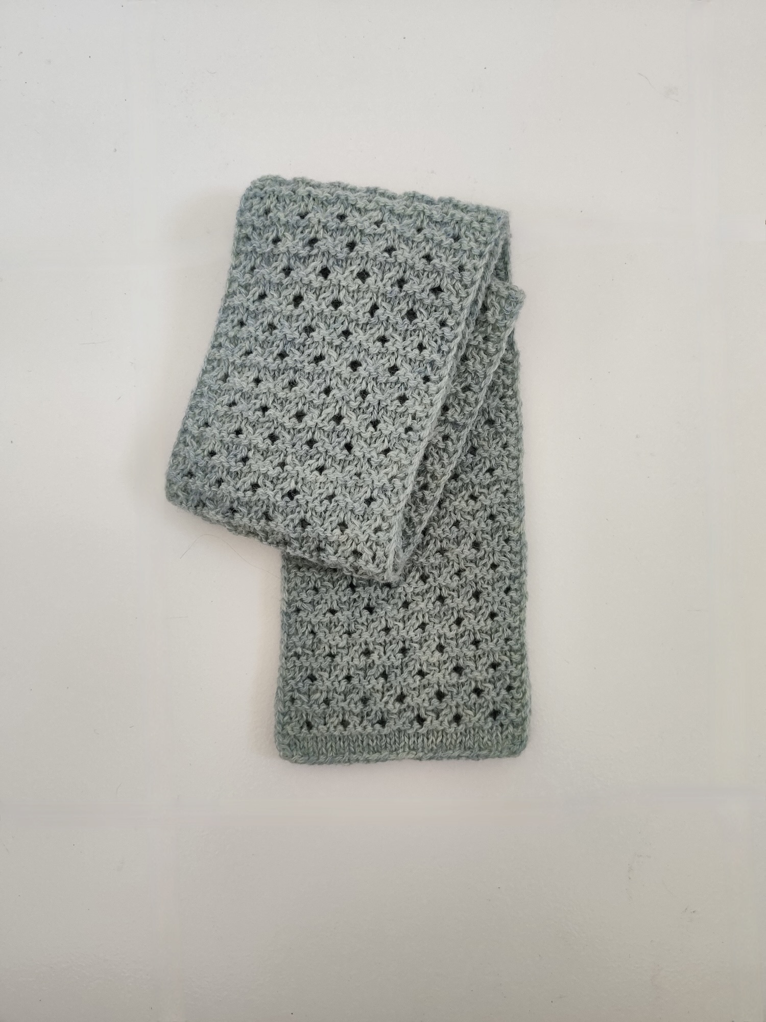 mini-écharpe vert d'eau en laine de la marque Laine et Merveilles