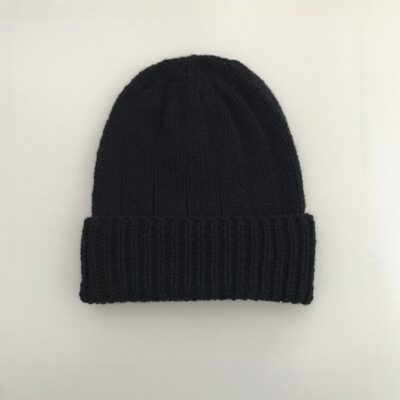 Bonnet noir en laine mérinos certifiée GOTS de la marque Laine et Merveilles